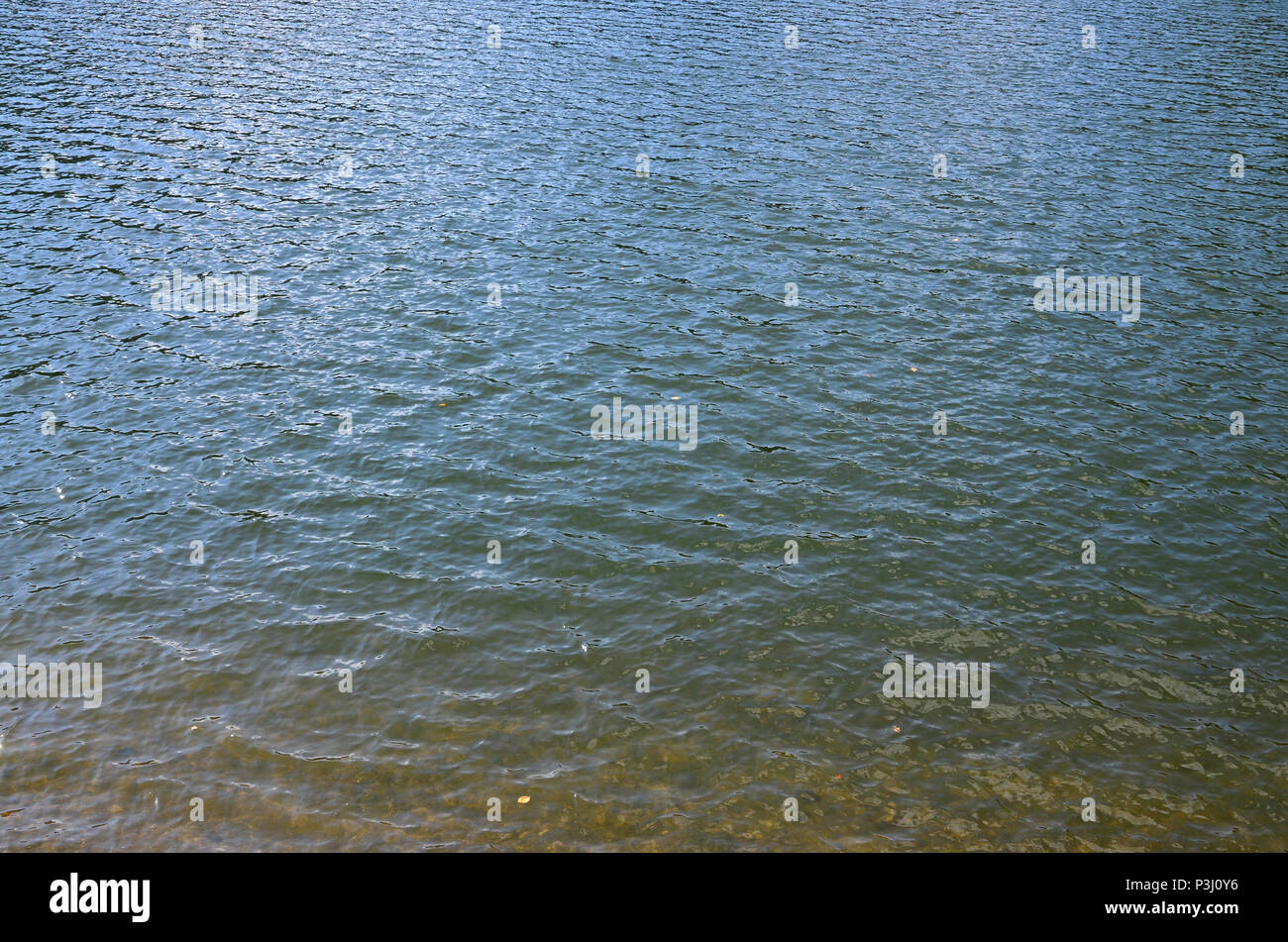 Textur Von Kontaminiertem Wasser Des Flusses Die Folgen Der Umweltverschmutzung Quellen Stockfotografie Alamy