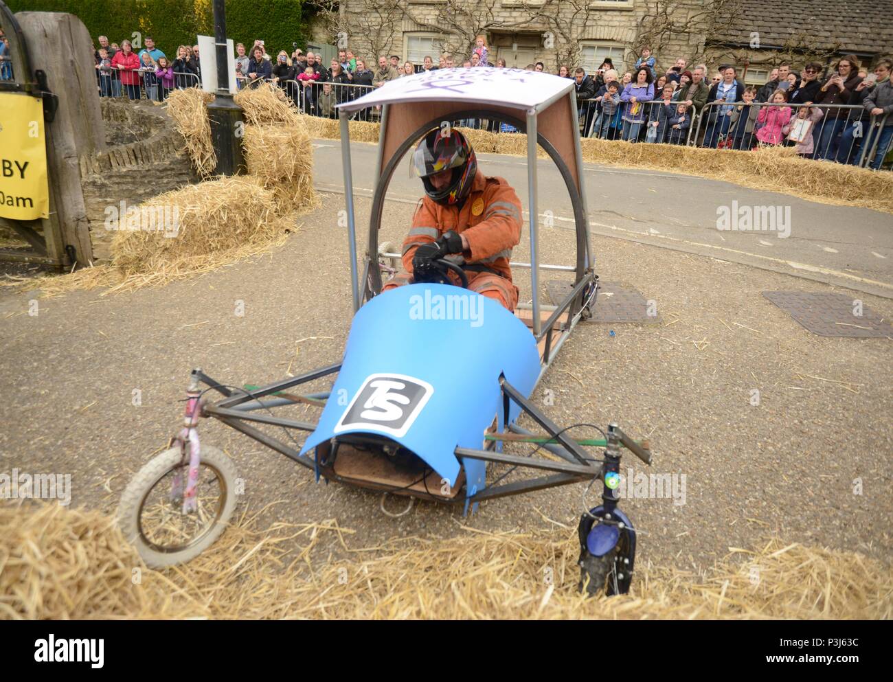 Wacky Races in Tetbury, durch den Lions Club 02/05/2016 ausführen Stockfoto
