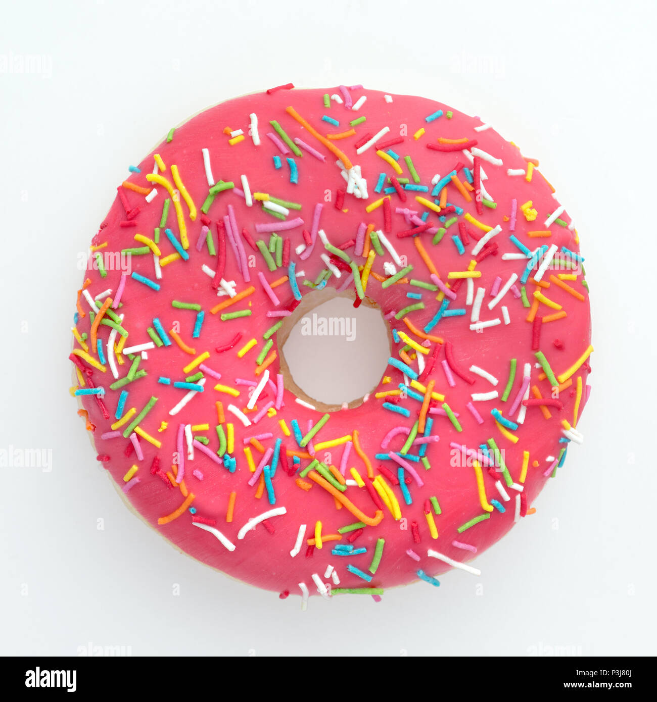 Donut mit bunten Streuseln isoliert Stockfoto