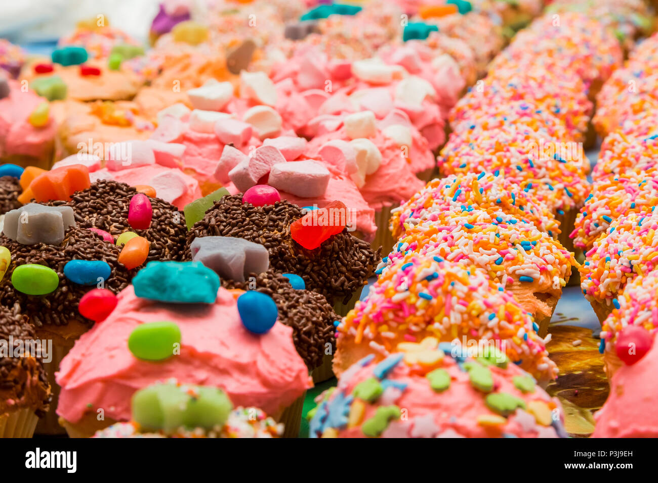 Bunten Cupcakes zu einem Kinder Partei Stockfoto