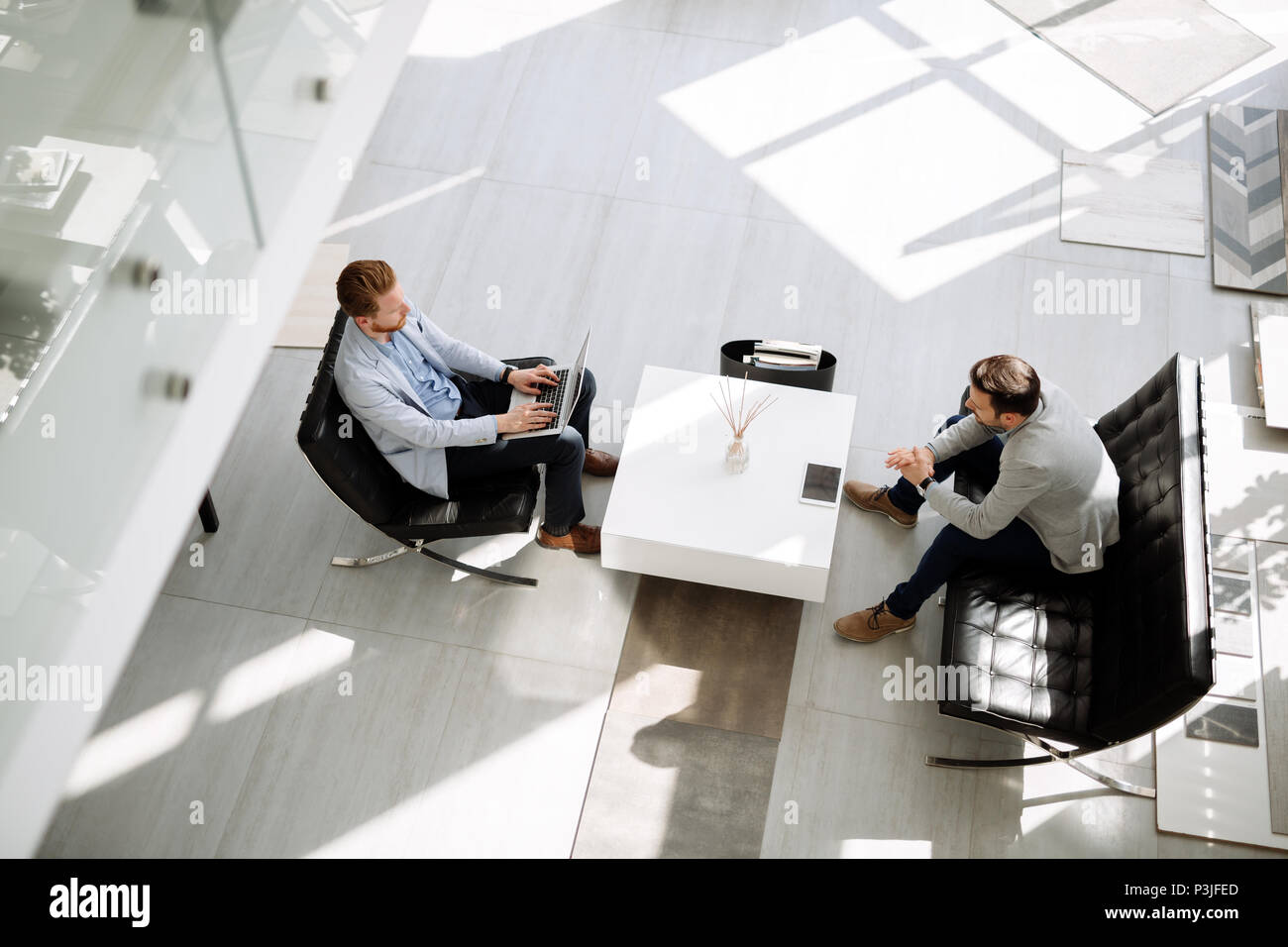 Business Meeting in der Lobby Stockfoto