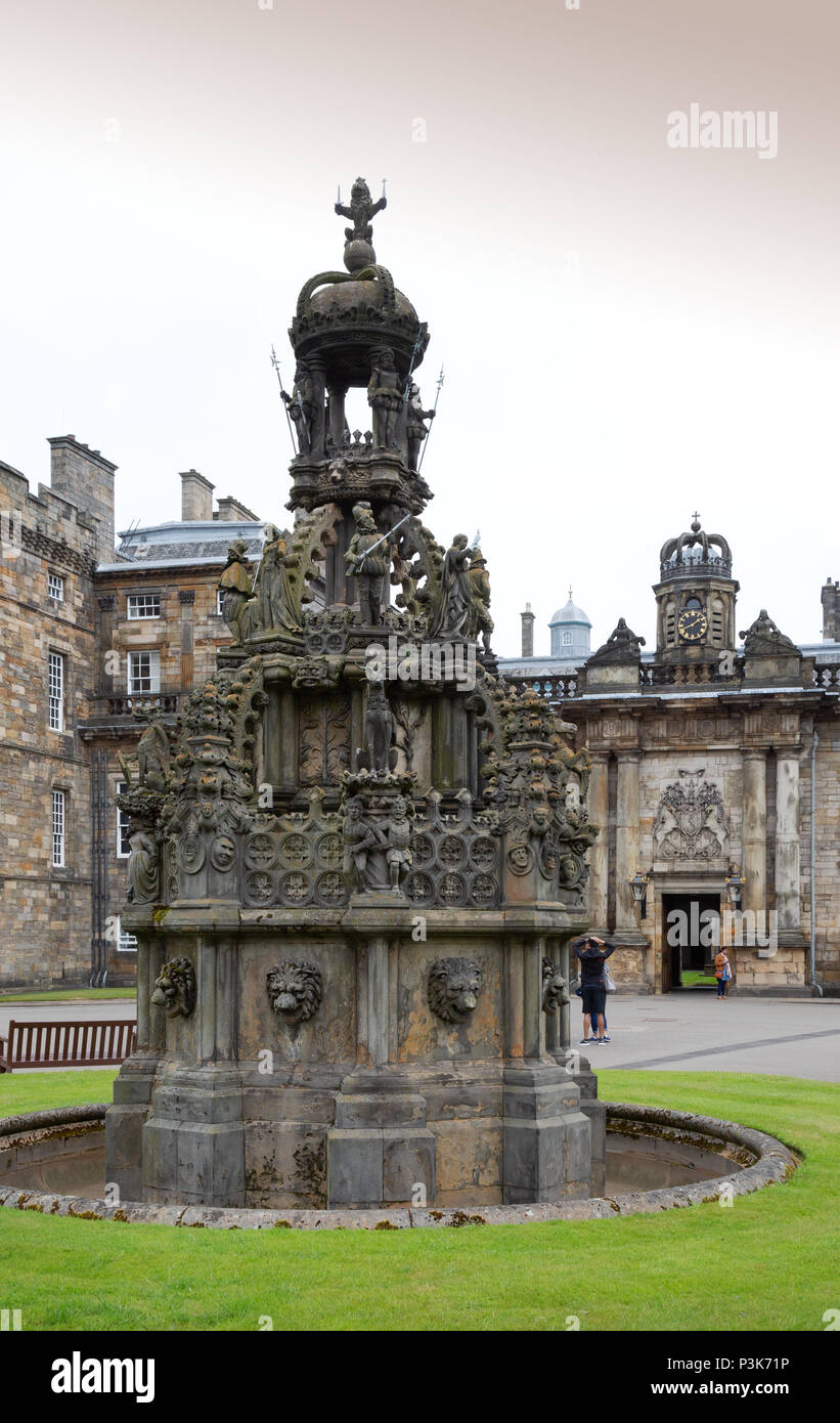 Das 19. Jahrhundert Brunnen, der Holyrood Palace, Altstadt von Edinburgh, Edinburgh Schottland Großbritannien Stockfoto