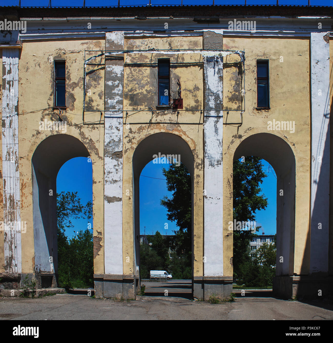 Verlassenen Krankenhaus in Ust-Kamenogorsk. Alte Architektur. Im antiken Stil. Stockfoto