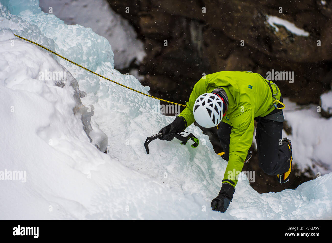 Ice climber aufsteigende Wand, Colorado, USA Stockfoto