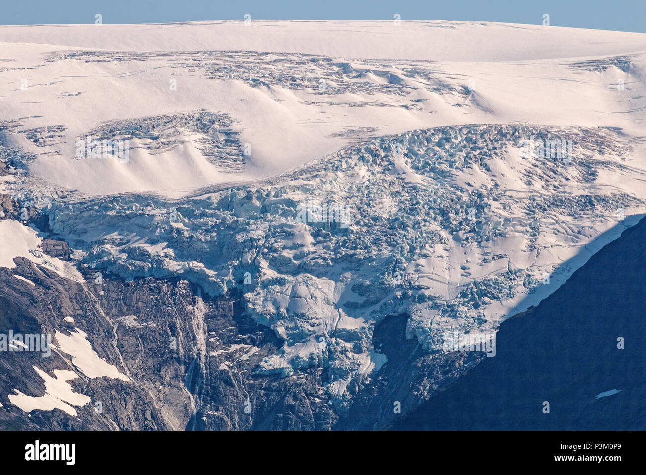 Melkevoll Gletscher, eine Niederlassung der Gletscher Jostedalsbreen, in Oldedalen Stryn, Norwegen seine Größe je nach percipation/Temperatur entfernt Stockfoto