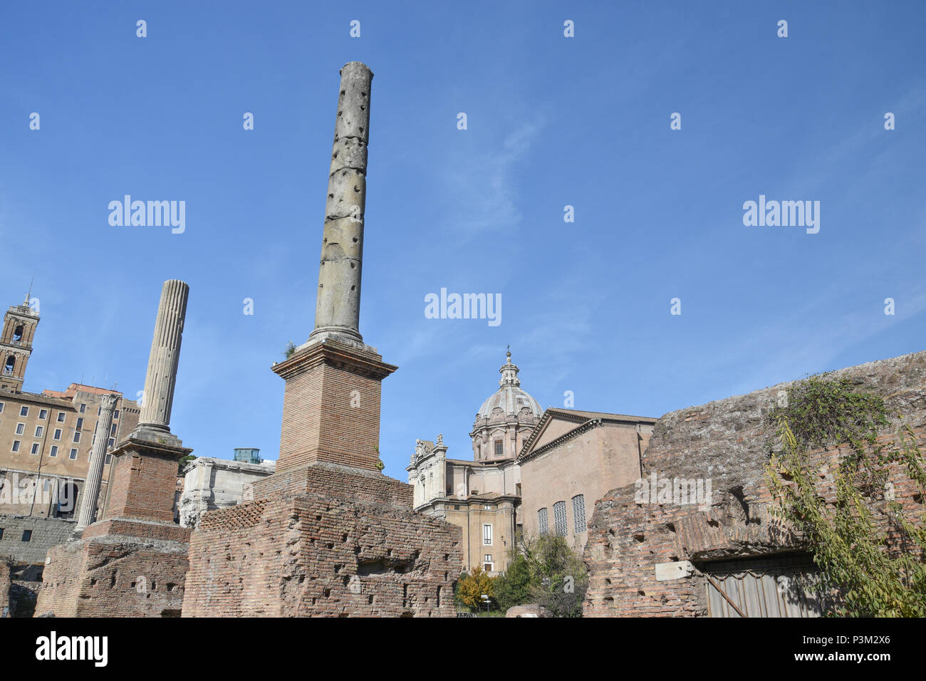 Julia Basilika Santi Luca e Martina, und Tabularium; das Forum Romanum, Rom, Italien. Stockfoto