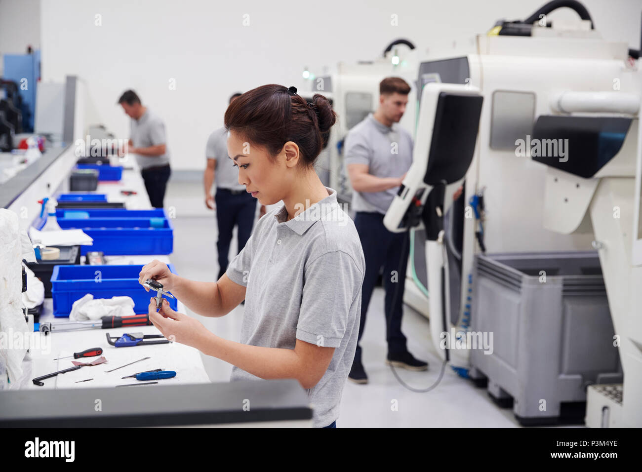 Ingenieurin Qualität Controlling in der Factory Stockfoto
