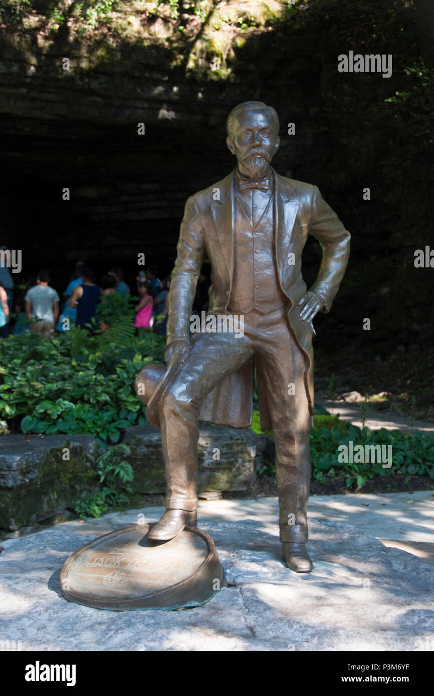 Statue von Jack Daniel im Frühjahr, wo er Wasser Whiskey an der Jack Daniel Distillery, Lynchburg, Tennessee zu machen. Stockfoto