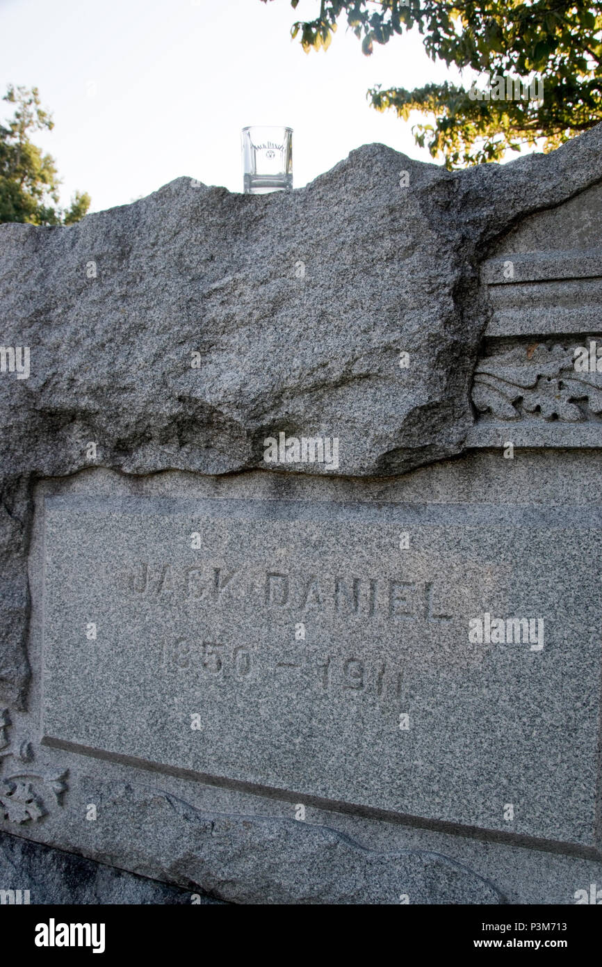 Grab von Jack Daniel am Friedhof Lynchburg, Tennessee, die Jack Daniel's  Destillerie Stockfotografie - Alamy