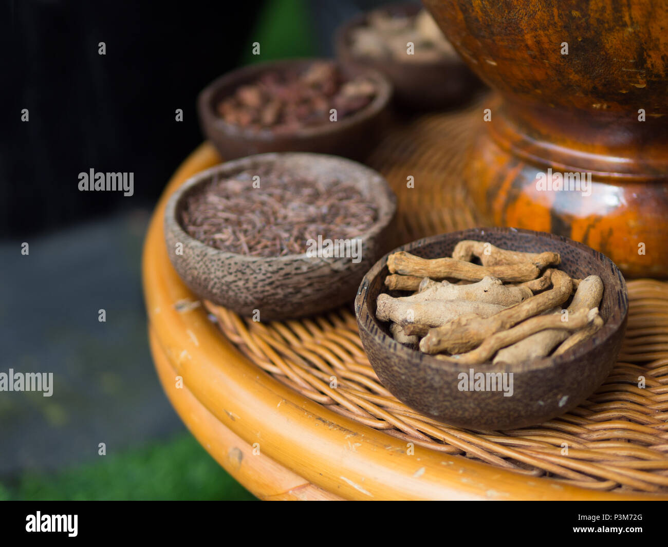 Traditionelle indonesische Gewürze in Jamu Spa Behandlungen verwendet werden. Stockfoto