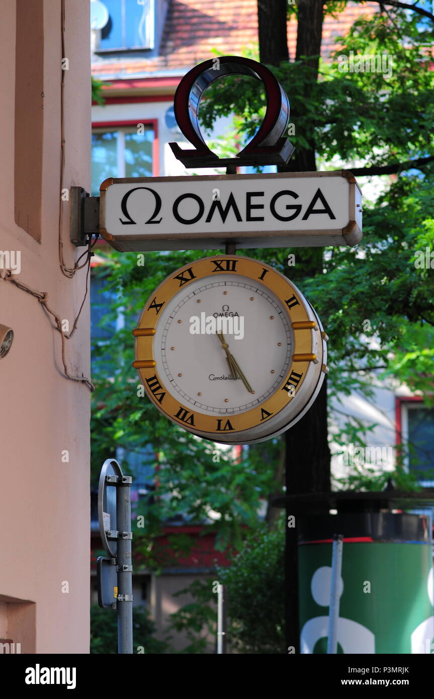 Omega uhr logo -Fotos und -Bildmaterial in hoher Auflösung – Alamy
