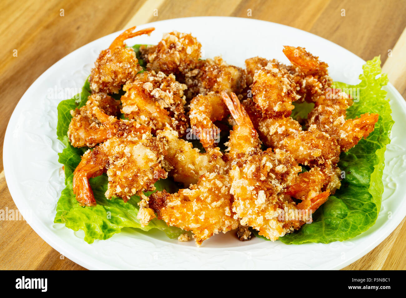 Teig Garnelen mit Salat Stockfoto