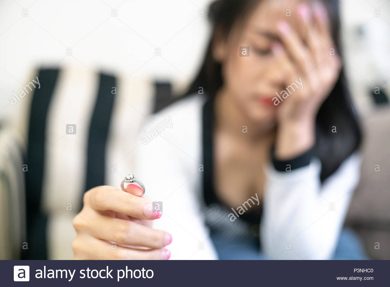 Nahaufnahme Einer Einzigen Traurige Ehefrau Nach Scheidung Klagen