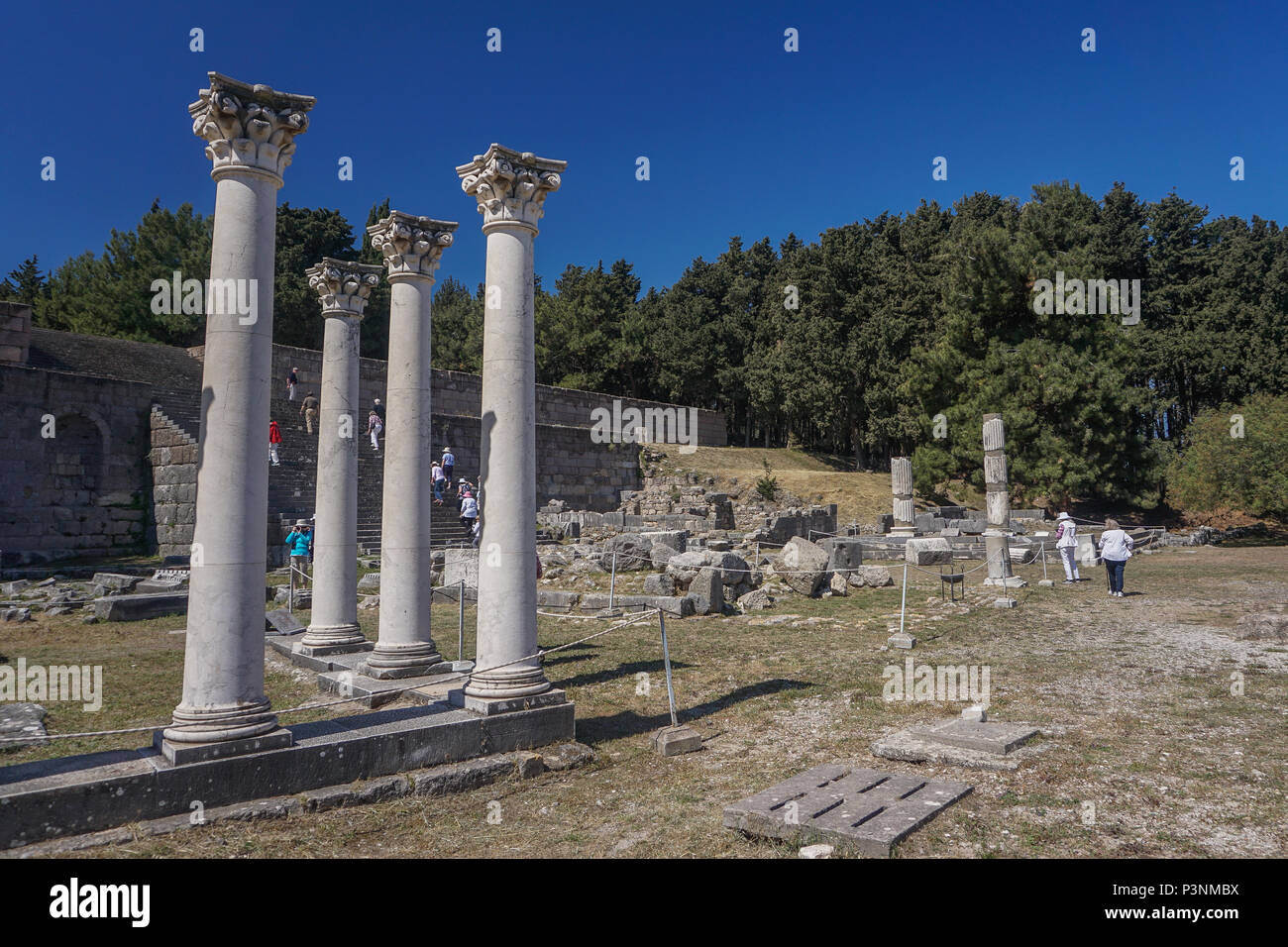 Kos, Griechenland: Touristen besuchen Sie die antiken Asklepion auf der Ägäischen Insel Kos, wo Hippokrates seine medizinische Ausbildung erhielt. Stockfoto