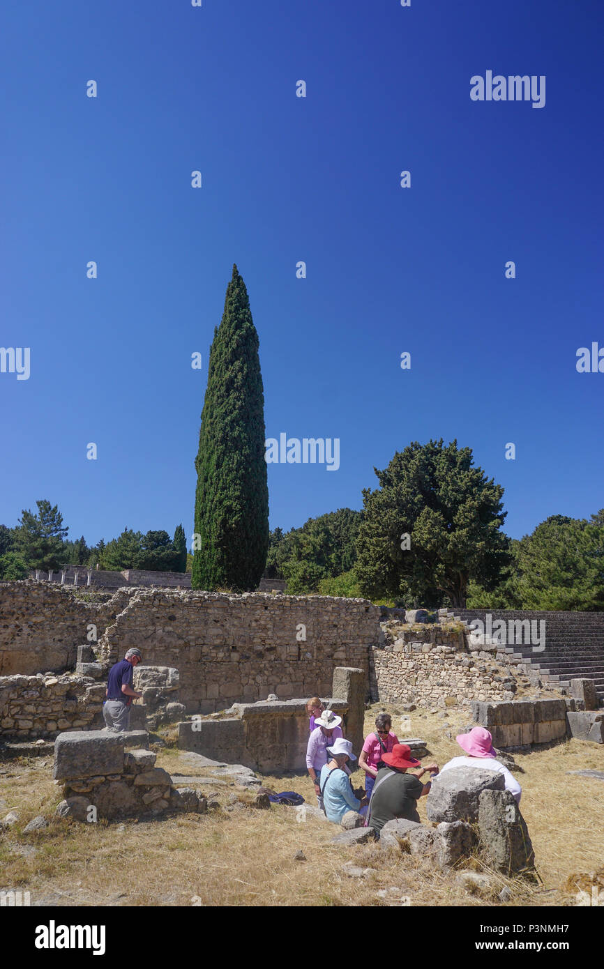 Kos, Griechenland: Touristen besuchen Sie die antiken Asklepion auf der Ägäischen Insel Kos, wo Hippokrates seine medizinische Ausbildung erhielt. Stockfoto