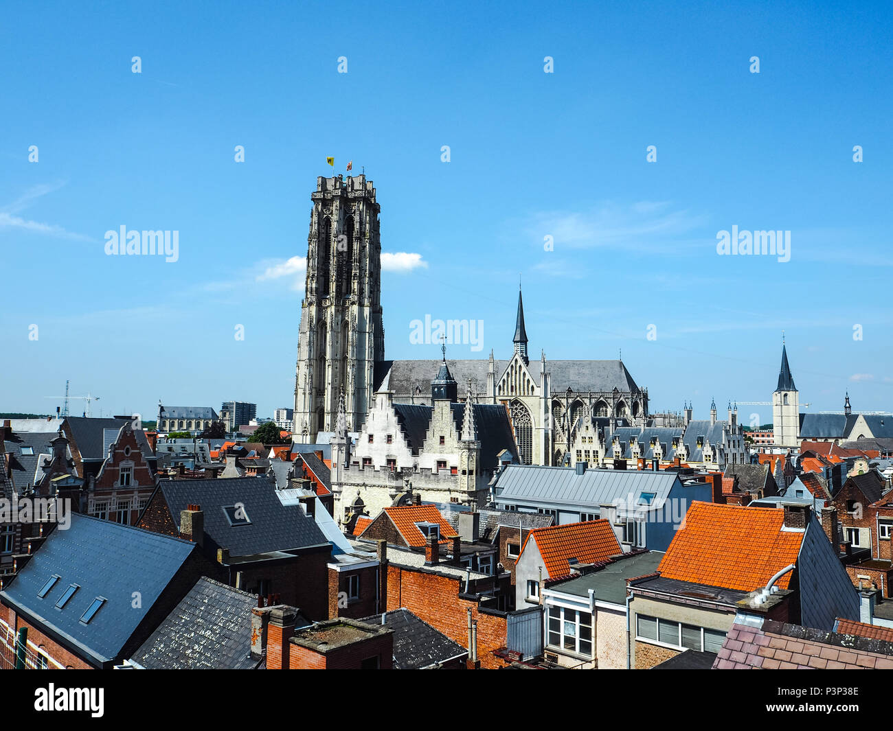 Panoramablick auf die Altstadt von Mechelen und des Heiligen Rumbold Kathedrale, in der Provinz Antwerpen, Belgien Stockfoto