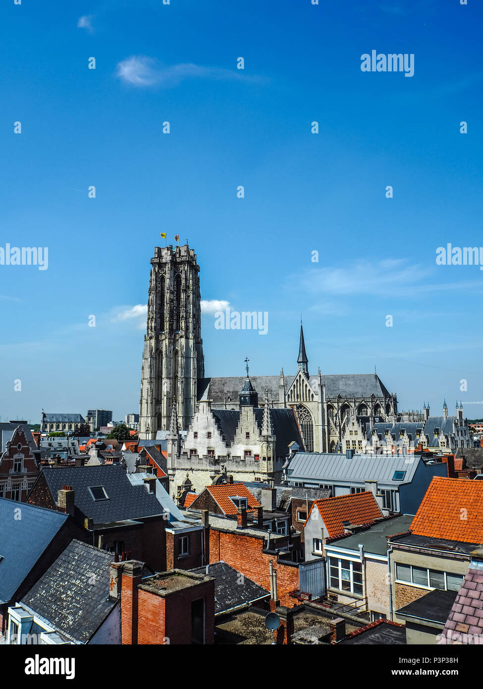 Panoramablick auf die Altstadt von Mechelen und des Heiligen Rumbold Kathedrale, in der Provinz Antwerpen, Belgien Stockfoto