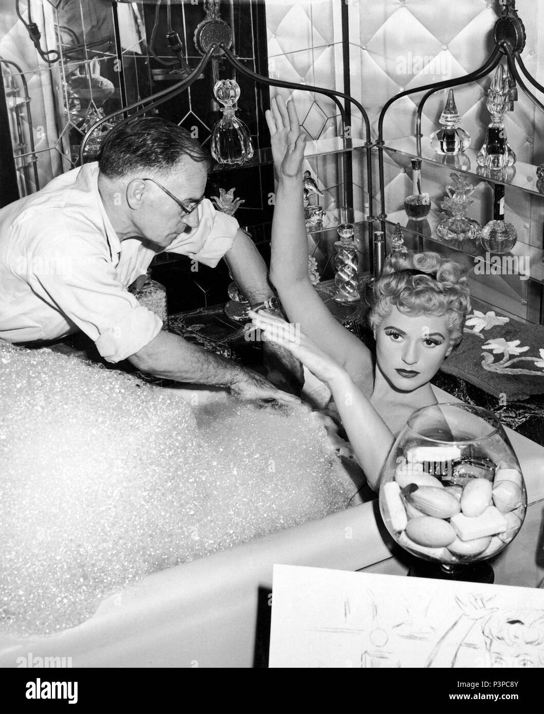 Original Film Titel: Geboren gestern. Englischer Titel: Geboren gestern. Regisseur: George Cukor. Jahr: 1950. Stars: JUDY HOLLIDAY. Quelle: Columbia Pictures/Album Stockfoto