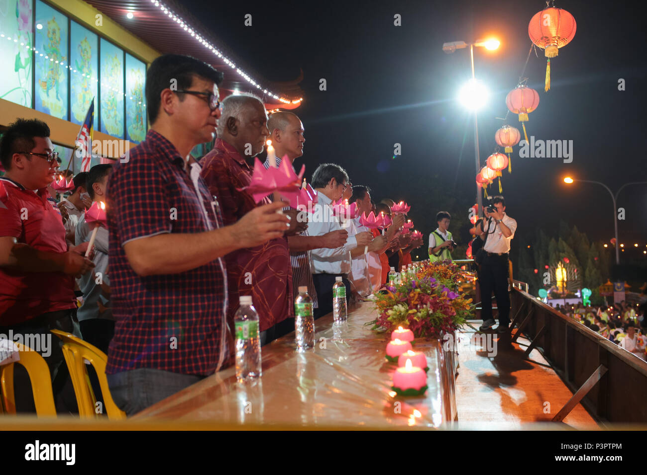 VIPs an den amtierenden Zeremonie des Wesak Day Parade in PPMS buddhish Tempel, Petaling Jaya, Malaysia, auf wesak Tag 2016. Stockfoto