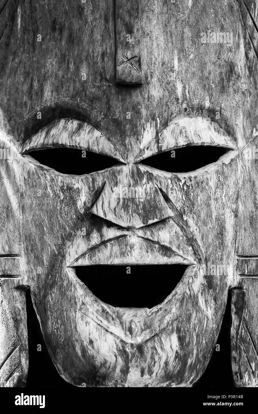 Bild von einem furchtsamen Holz- Voodoo wie Maske aus Afrika Stockfoto