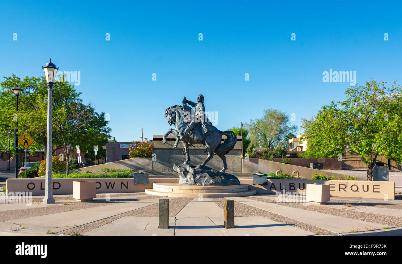 New Mexico, Albuquerque, Altstadt, Statue von Don Francisco Cuervo y Valdes, Gründer von Albuquerque 1706, Buck McCain - Künstler Stockfoto