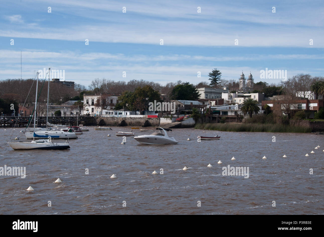 COLÔNIA DO SACRAMENTO, URUGUAI - 25.08.2015: CENAS DE COLÔNIA DO SACRAMENTO - Porto de Veleiros-bar e iates keine Centro Histórico de Colônia do Sacramento (Foto: Daniela Maria/Fotoarena) Stockfoto