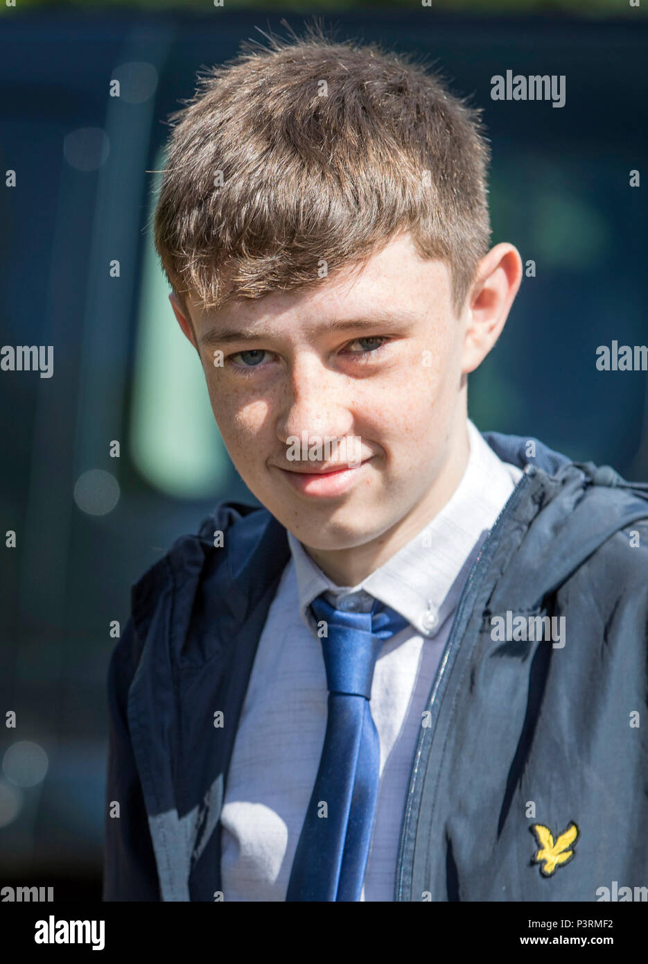 Jamie Elliot, 18, verlässt das Gericht von Northallerton Magistrate, nachdem er ein Jahr lang wegen Trinkens auf der Straße verboten wurde, nachdem ihn die Polizei bei einer McDonalds-Fahrt hinter dem Steuer eines Golfbuggys angehalten hatte. Stockfoto