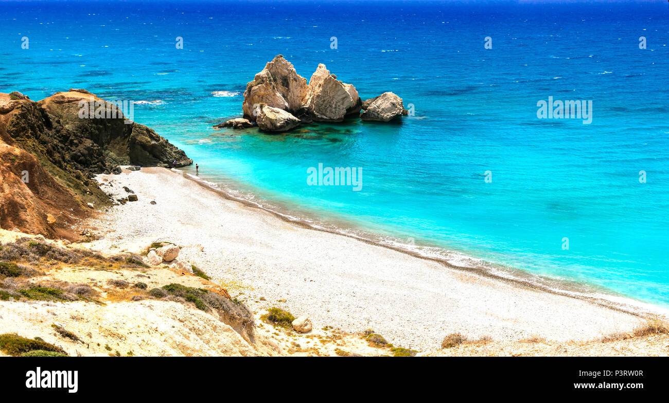 Petra tou Romiou, azurblaues Meer und einzigartige Steine, Zypern Insel. Stockfoto
