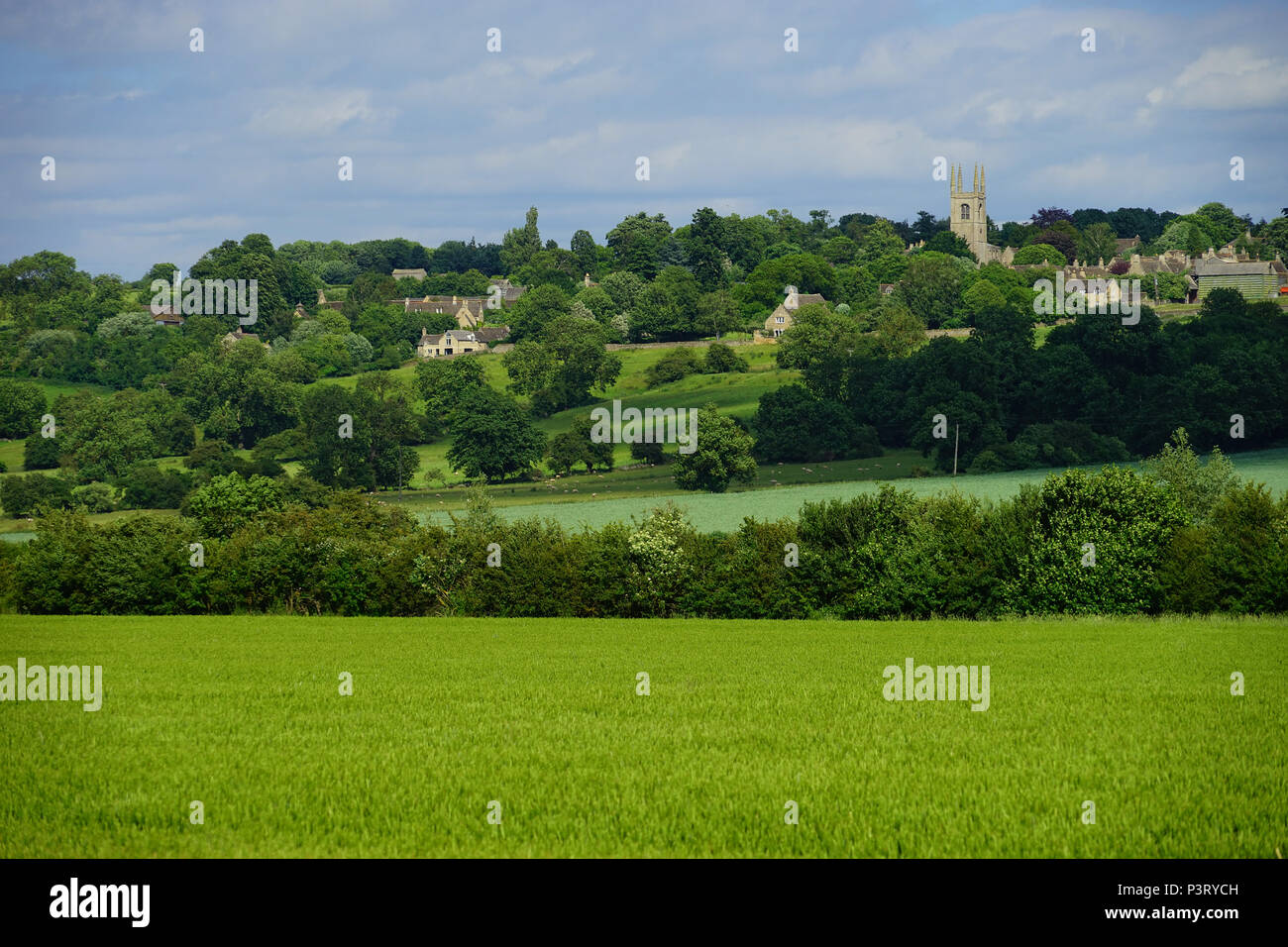 Collyweston Dorf gesehen von der Jurazeit Weg, als es durch die Welland Tal verläuft Stockfoto