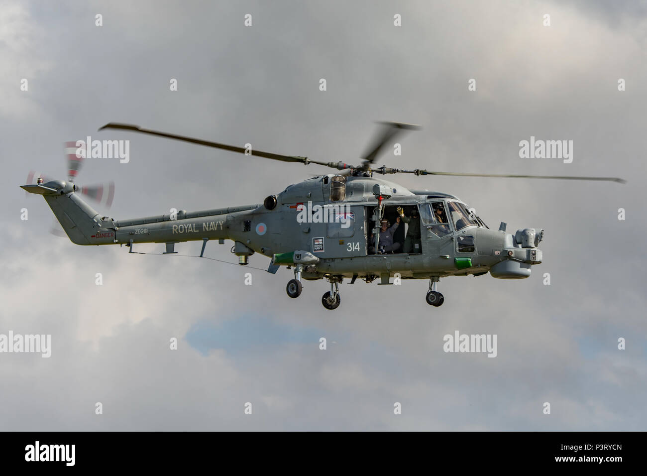 Die britische Royal Navy Lynx HMA 8 Heli im Flug bei der RNAS Yeovilton Air Tag, Großbritannien am 11. Juli 2015. Stockfoto