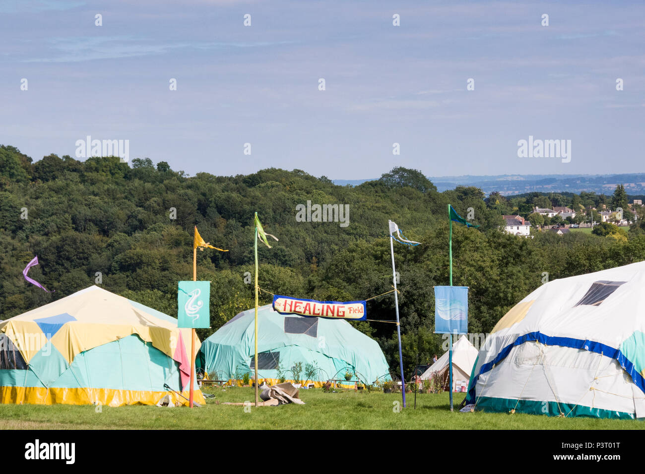 Newport, Wales - 23 Aug 14: vier Festzelte bilden das heilende Feld am 14 Aug 2016 im Green Gathering Festival Website Stockfoto