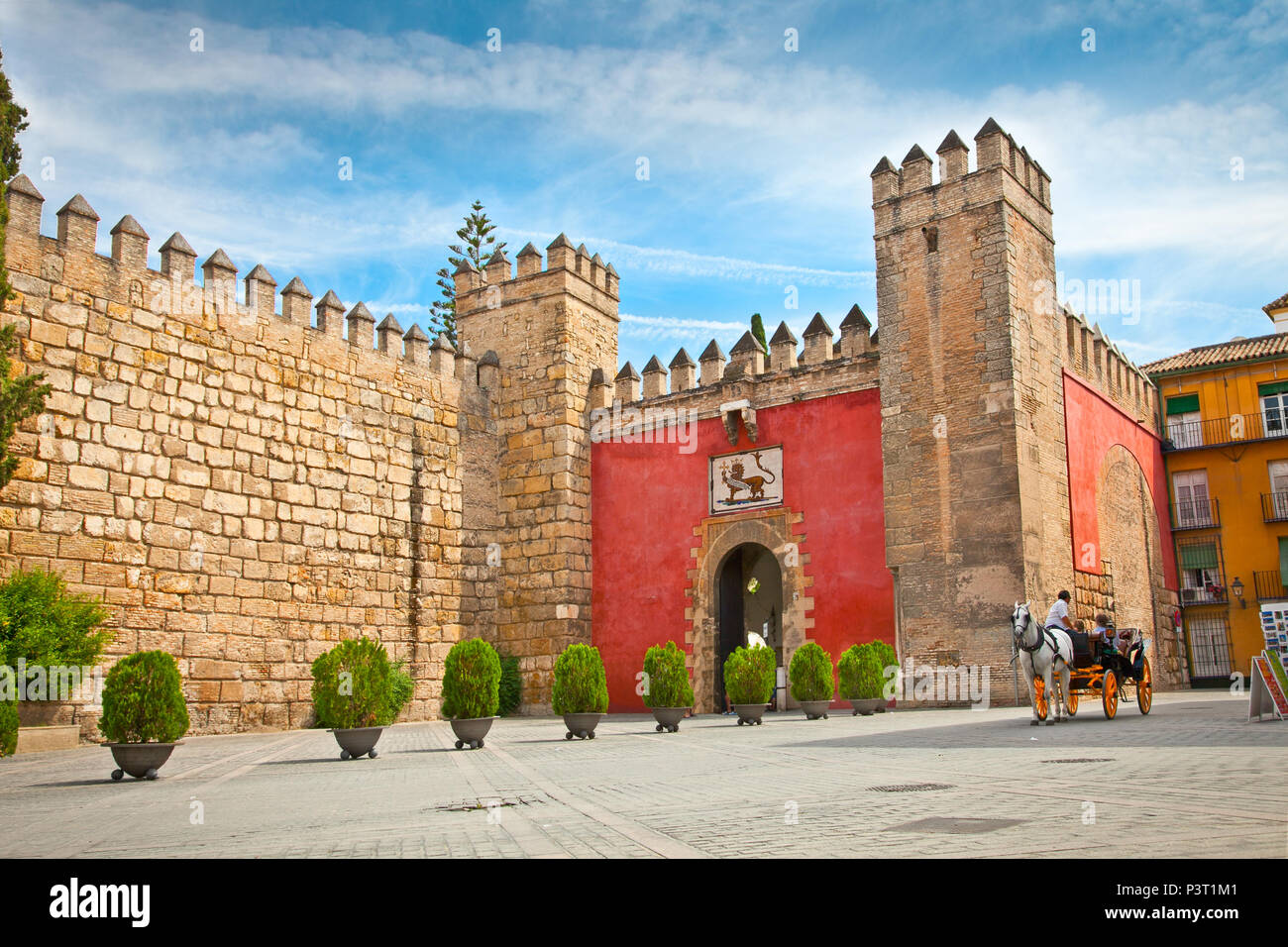 Tor zu Real Alcazar Gärten in Sevilla. Andalusien, Spanien. Stockfoto