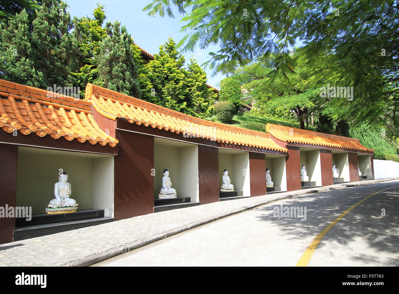 Sao Paulo Sp 14 02 2016 Templo Zu Lai Templo Zu Lai Considerado O Maior Templo Budista Da America Latina Localizado Na Estrada Fernando Nobre 1461 Jardim Pioneira Na Cidade De Cotia Proxima