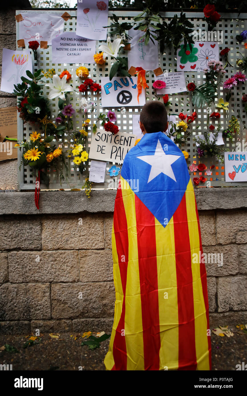 Girona, Katalonien, Spanien - Trauer um gewalttätigen Polizeieinsatz am Tag des Referendums über die Unabhängigkeit Stockfoto