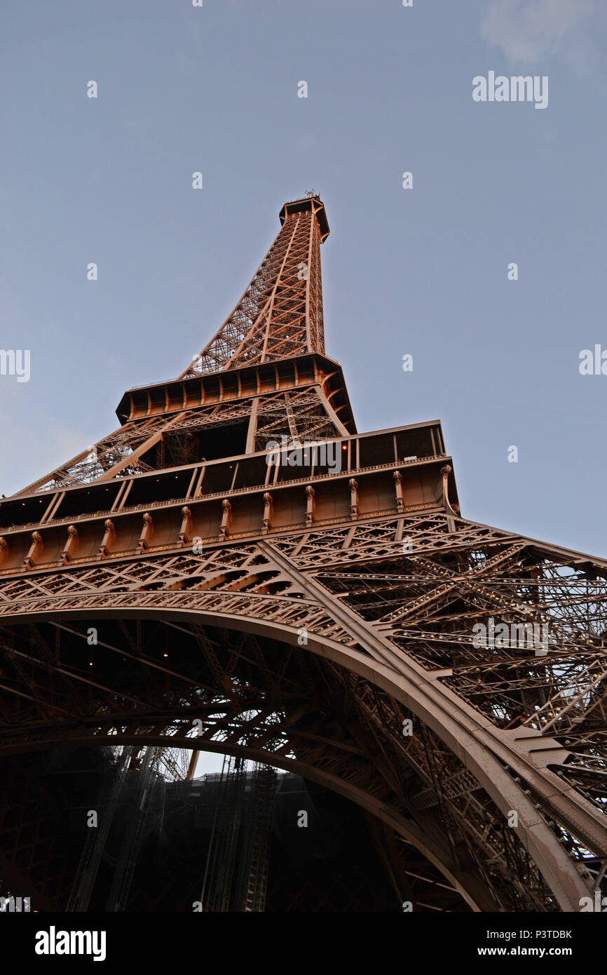 PARIS, FRANÇA - 16.10.2013: Paris - Vista minderwertig Torre Eiffel. (Foto: Fontana/Fotoarena) Stockfoto