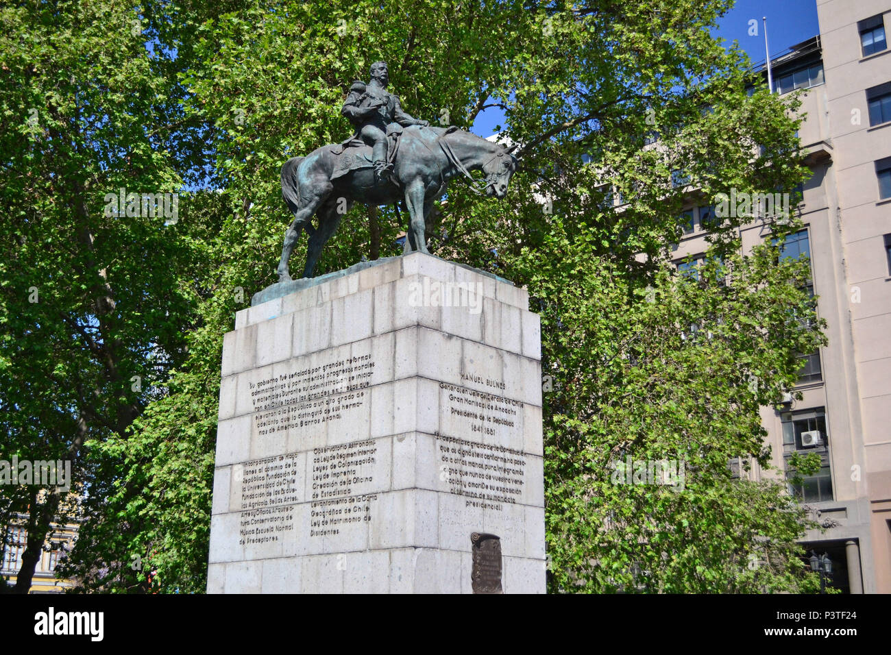 SANTIAGO, CHILE - 10.10.2015: SANTIAGO - Estátua de Manuel Bulnes (Presidente do Chile entre 1841 e 1846) na Plaza de la Ciudadania. (Foto: Fontana/Fotoarena) Stockfoto