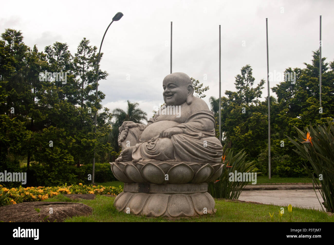 COTIA, SP - 21.02.2016: TEMPLO ZU LAI-Estátua de Buda na entrada Templo budista Lai zu tun. (Foto: Daniela Maria/Fotoarena) Stockfoto