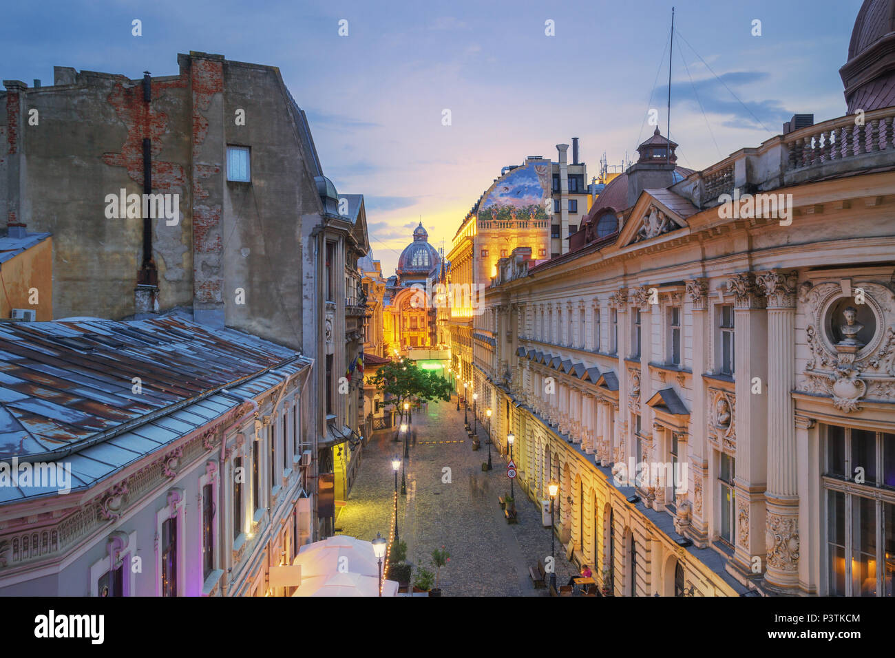 Bukarester Altstadt in der Dämmerung - Rumänien Stockfoto