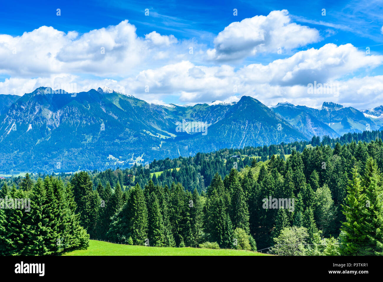 Die schöne Landschaft der Region Oberstdorf im Süden Deutschlands