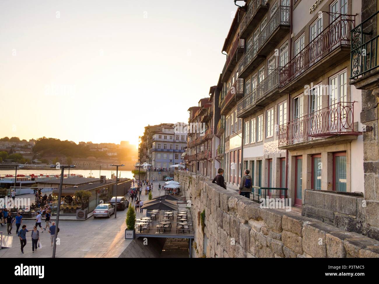 Besetzt Douro River im Barrio La Ribeira, Porto, Porto, Portugal Stockfoto