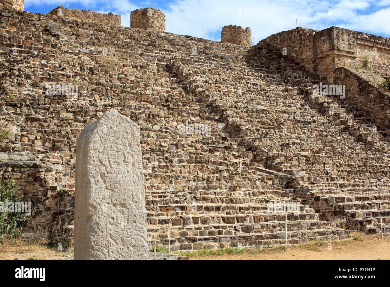 Stela 9 von Monte Alban, in der Nähe von Oaxaca Stadt, Oaxaca, Mexiko Stockfoto