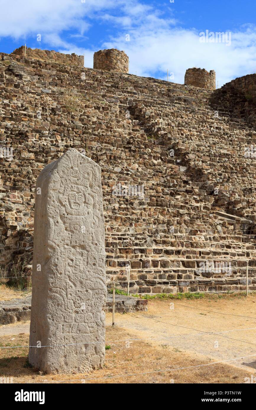 Stela 9 von Monte Alban, in der Nähe von Oaxaca Stadt, Oaxaca, Mexiko Stockfoto