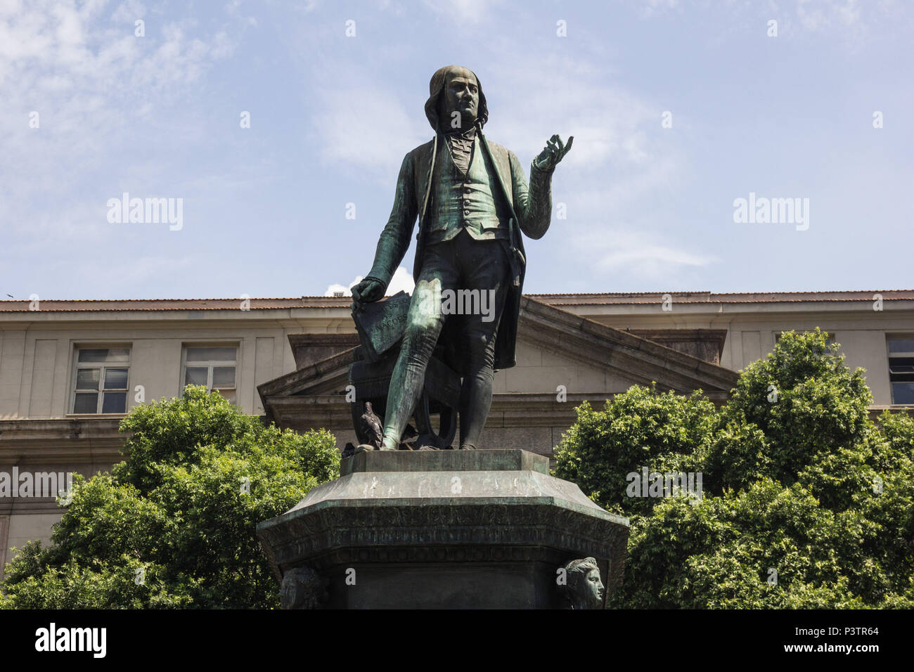 RIO DE JANEIRO, RJ - 30.03.2016: MONUMENTO JOSÉ BONIFÁCIO - Monumento a José Bonifácio de Andrada e Silva, datado de 7 de Fevereiro de 1872. José Bonifácio Ära um político influente Keine período de Dom João VI e de Dom Pedro I. O Monumento encontra-se keine Largo de São Francisco de Paula, keine Centro do Rio. (Foto: Luiz Souza/Fotoarena) Stockfoto