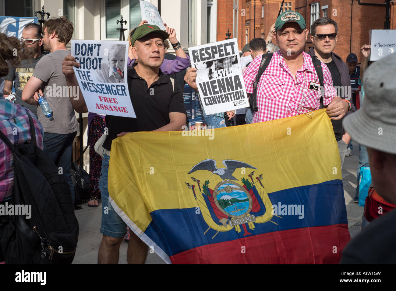 London, Großbritannien. 19 Jun, 2018. Auf 6 Jahre wo Assagnes aslum in der Botschaft von Ecuador suchen. Aktivisten weiterhin Demonstration Assange in London, Großbritannien, die am 19. Juni 2018. Credit: Siehe Li/Alamy leben Nachrichten Stockfoto