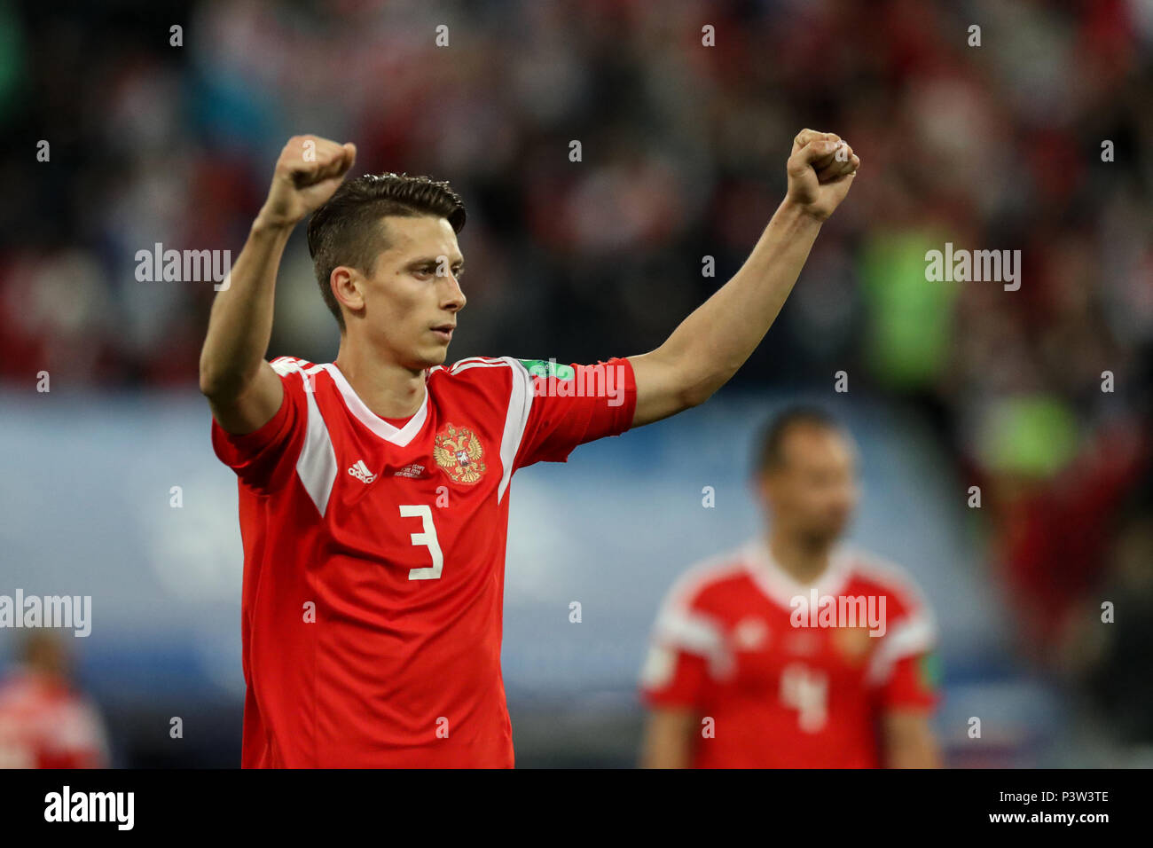 Sankt Petersburg, Russland. 19 Juni, 2018. Russlands Ilja Kutepov feiert ein Ziel für seine Seite während der FIFA WM 2018 Gruppe ein Fußballspiel zwischen Ägypten und Russland, im Saint Petersburg Stadium, in Sankt Petersburg, Russland, 19. Juni 2018. Credit: Ahmed Ramadan/dpa/Alamy leben Nachrichten Stockfoto