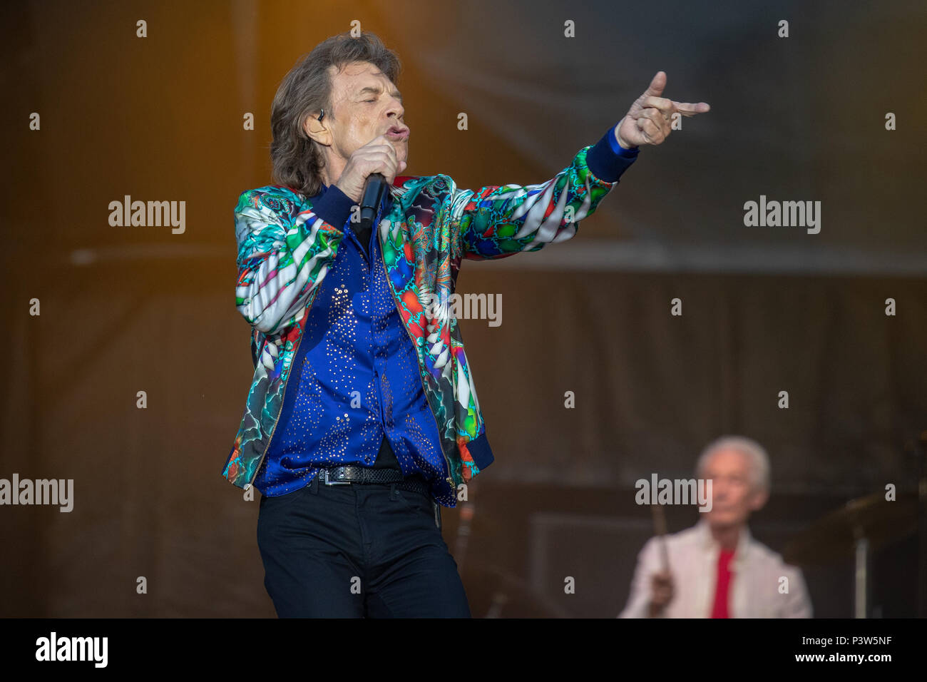 Twickenham, UK. 19 Juni, 2018. Die Rolling Stones mit Glasfront, Durchführen von Mick Jagger auf es "Kein Filter"-Tour in Twickenham Stadium, Twickenham, London UK. Band Mitglieder gehören Mick Jagger, Keith Richards, Charlie Watts & Ronnie Wood. © Jason Richardson/Alamy leben Nachrichten Stockfoto