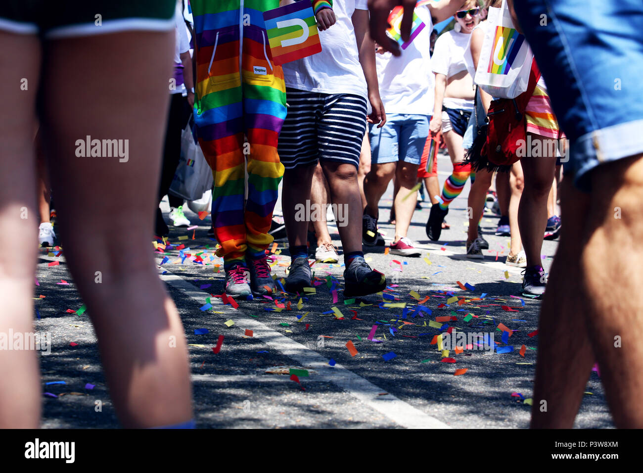 Los Angeles, Kalifornien, USA. 10 Juni, 2018. Die Teilnehmer der LA Pride Parade in West Hollywood, Kalifornien. Die jährlichen LGBTQ Feier zeichnete geschätzte Menge von 150.000 Menschen. Credit: Katrina Kochneva/ZUMA Draht/Alamy leben Nachrichten Stockfoto
