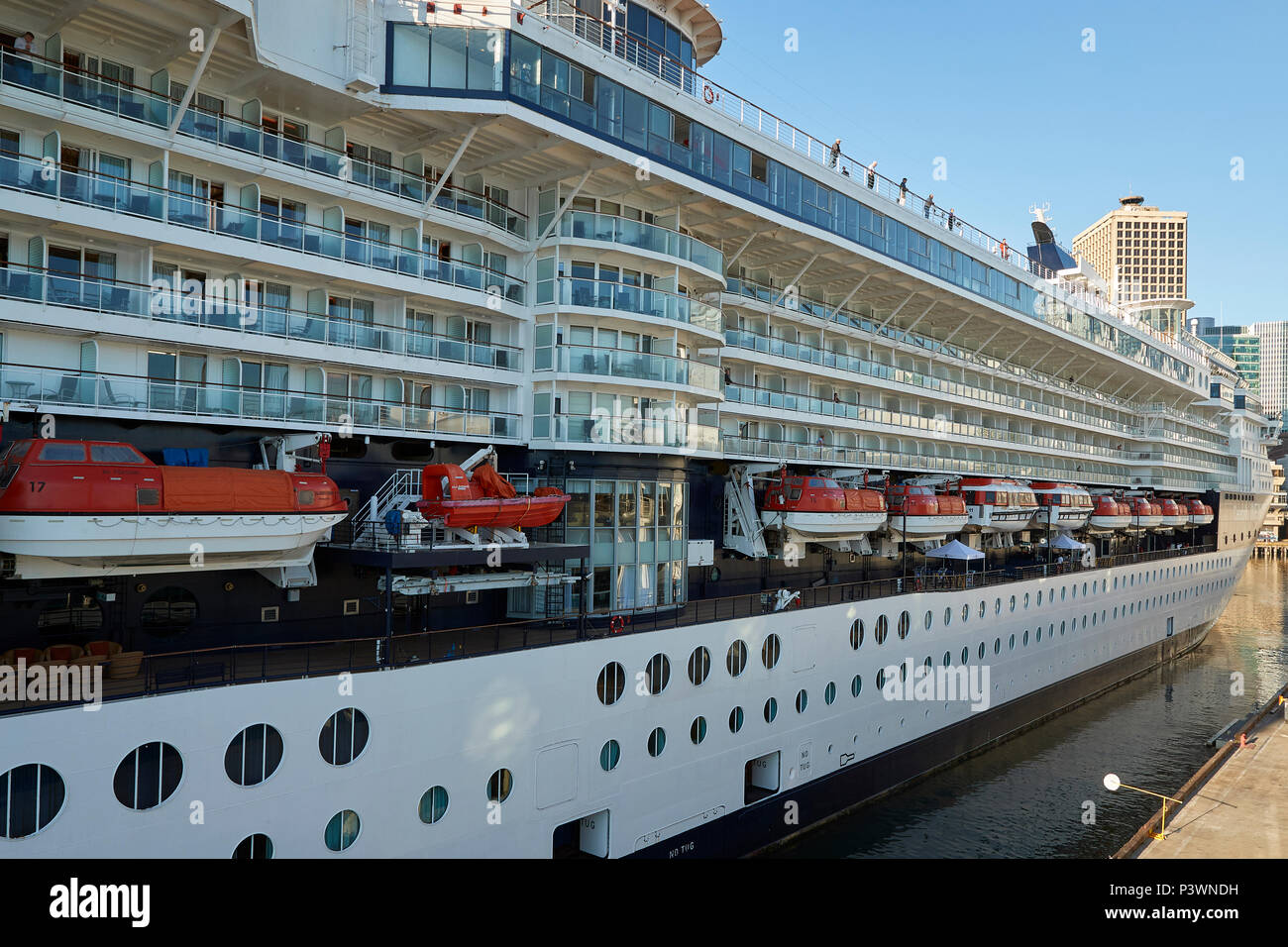 Celebrity Cruises Kreuzfahrtschiffe, Celebrity Infinity, Docking am Canada Place Osten Liegeplatz, Vancouver, British Columbia, Kanada. Stockfoto