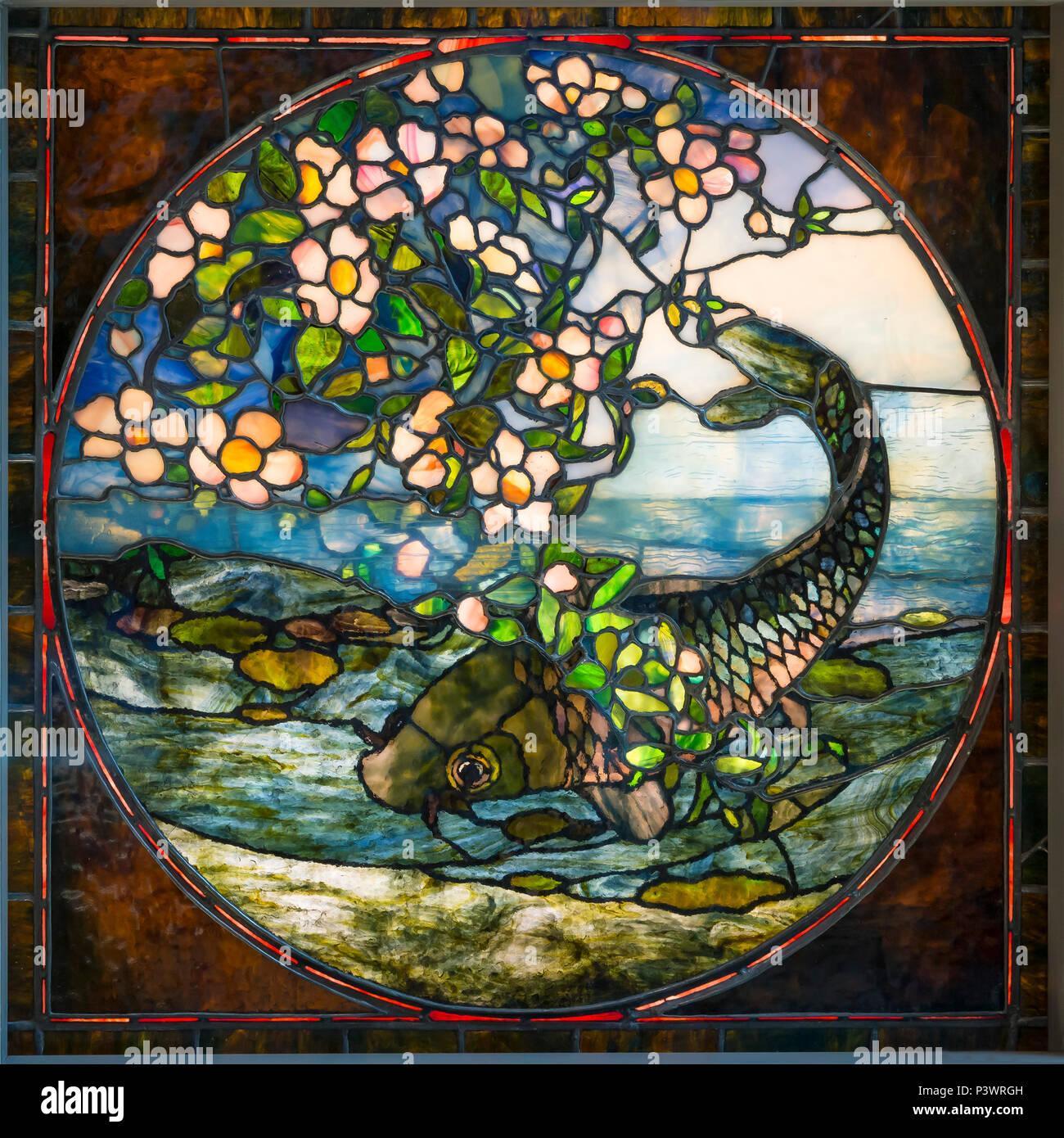 Der Fisch, der Fisch- und blühenden Zweig, John La Farge, amerikanische, verbleites Glasfenster, ca. 1890, Museum der Bildenden Künste, Boston, Mass, USA, North Amer Stockfoto