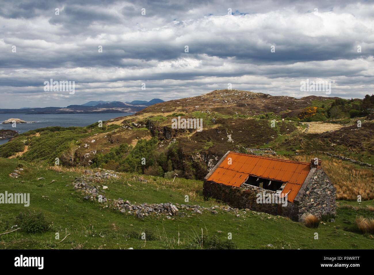 Abgebrochene Hirten bothy in der Nähe von Kearvaig Bay, Scottish Highlands Stockfoto